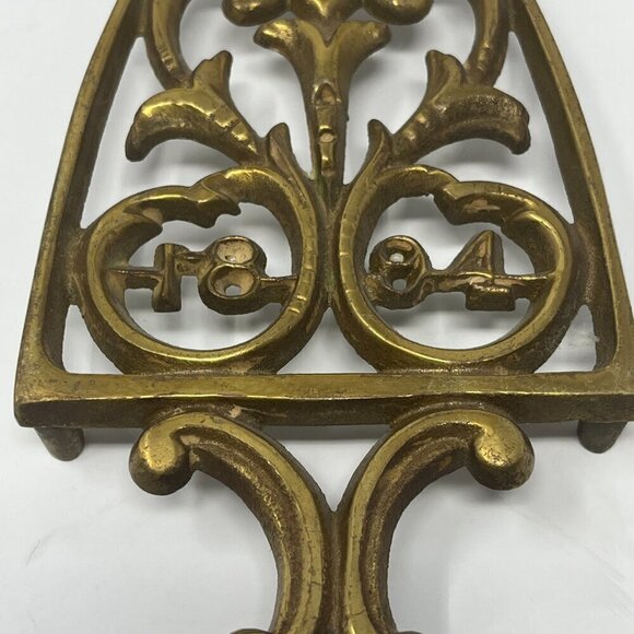 Vintage Wilton brass antique trivet 1894 - Picture 3 of 7